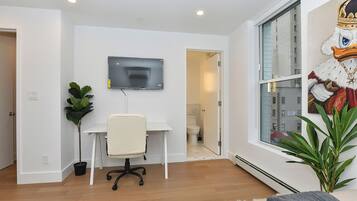 3 habitaciones, tabla de planchar con plancha, cuna de viaje y wifi