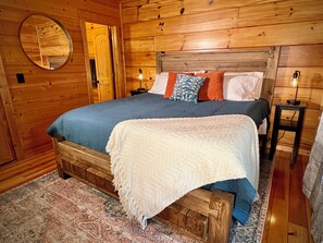 3 bedrooms, iron/ironing board, free WiFi, bed sheets - Winter Hideaway - Fire Pit, Hot Tub & Mountain Magic (Ellijay)