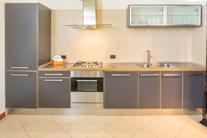 Fridge, oven, dishwasher, coffee/tea maker - 618A Mari&Monti Apartment (Bardolino)