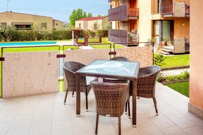 Outdoor dining - 618A Mari&Monti Apartment (Bardolino)