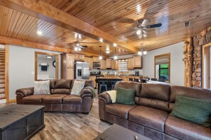 TV connectée, livres, chaîne hi-fi