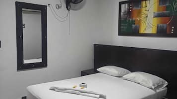 Habitación clásica doble | Espacio para trabajar con un portátil y wifi gratis