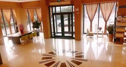 Jinjiang Inn (LinyiWanxianghui Railway Station Hotel)