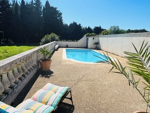 Pool - Gîte with swimming pool and tennis court (Vallabrègues)