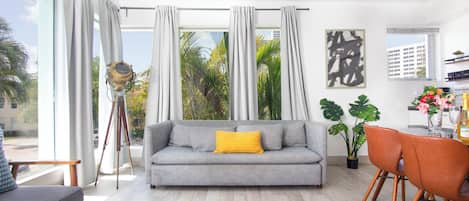 Basic Apartment | Living area