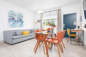 Basic-Apartment | Wohnbereich | LCD-Fernseher
