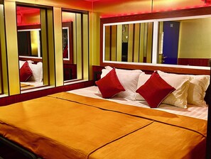Deluxe Double Room | Desk, free WiFi - Oasis Floating Hotel Yangon (Yangon)