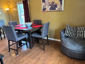 Dining - Spacious Charming Md-town, 2Sty, conveniently located in the heart of KC (Kansas City)