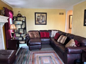 TV connectée, cheminée, lecteur de DVD