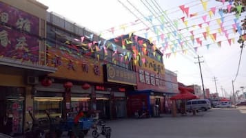 المنشأة من الخارج