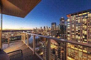 Property grounds - Rainey St. Bachelorette Penthouse w/ Pool & Views (Austin)