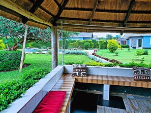 Property grounds - A Cozy House with Private Pool - Outdoor Dining & backup power (Lusaka)
