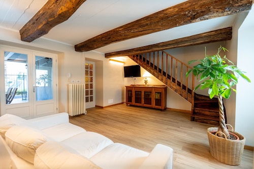 Cá di gatt Entire house in hilly area 2 minutes' drive from the lake.