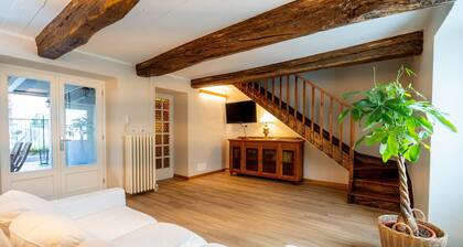 CĂĄ di gatt Entire house in hilly area 5 minutes' drive from the lake.