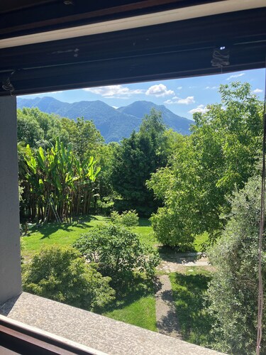 Cá di gatt Family house in hilly area 5 minutes' drive from the lake.