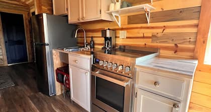 Sunset Hillside Cabin on Horse Farm -Pet Friendly E