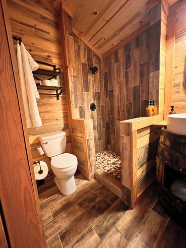Sunset Hillside Cabin on Horse Farm -Pet Friendly E