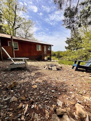Terrace/patio - Sunset Hillside Cabin on Horse Farm -Pet Friendly E (Fayetteville)