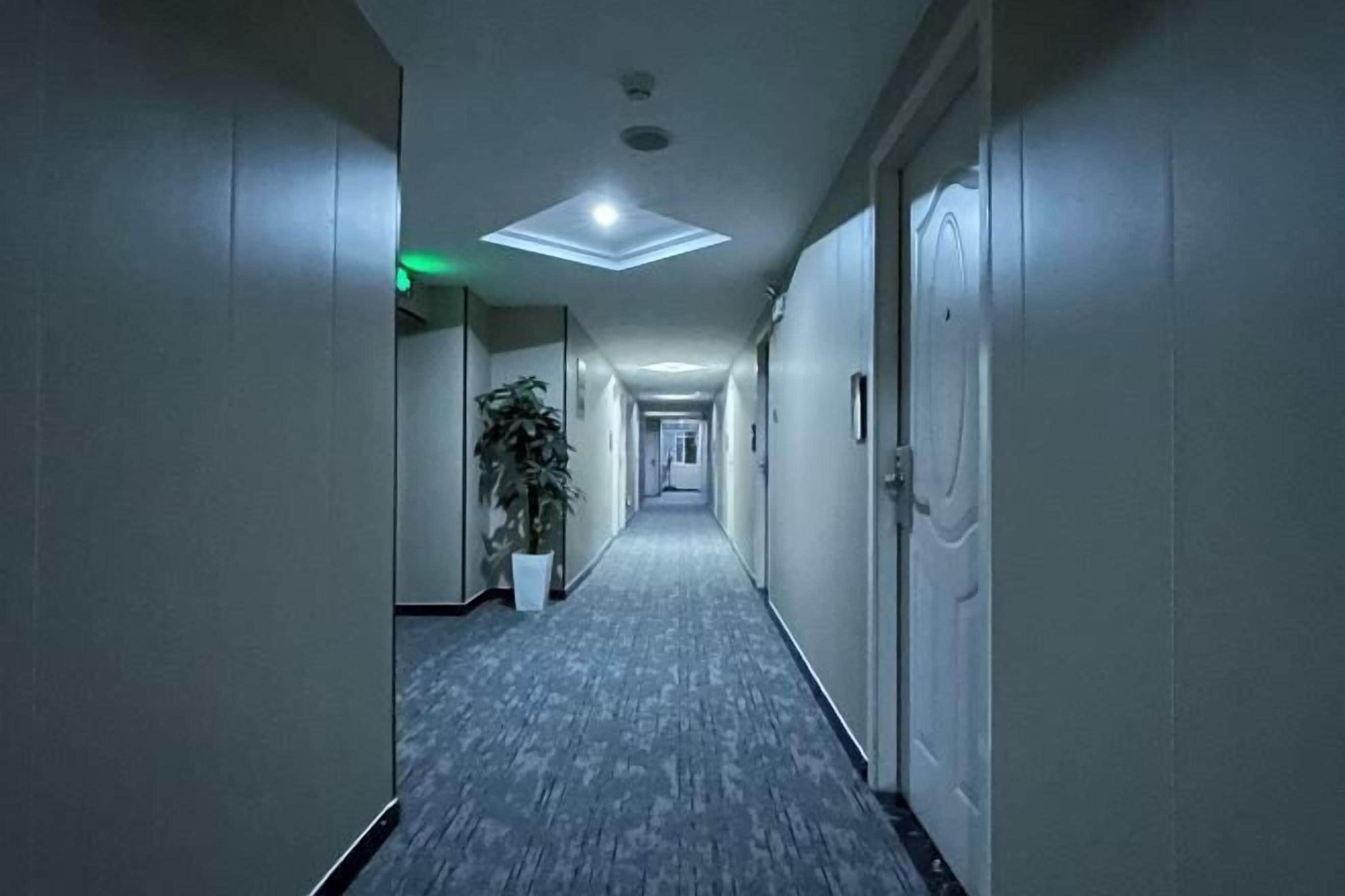 المنشأة من الداخل