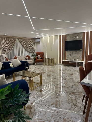 Spacious 4-bedroom apartment in wonderful الشيخ زايد with AC, WiFi