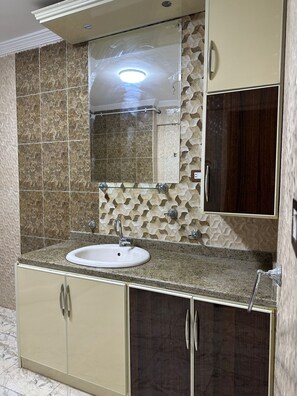 タオル、石鹸、トイレットペーパー