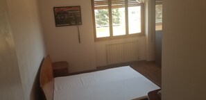 3 bedrooms, bed sheets