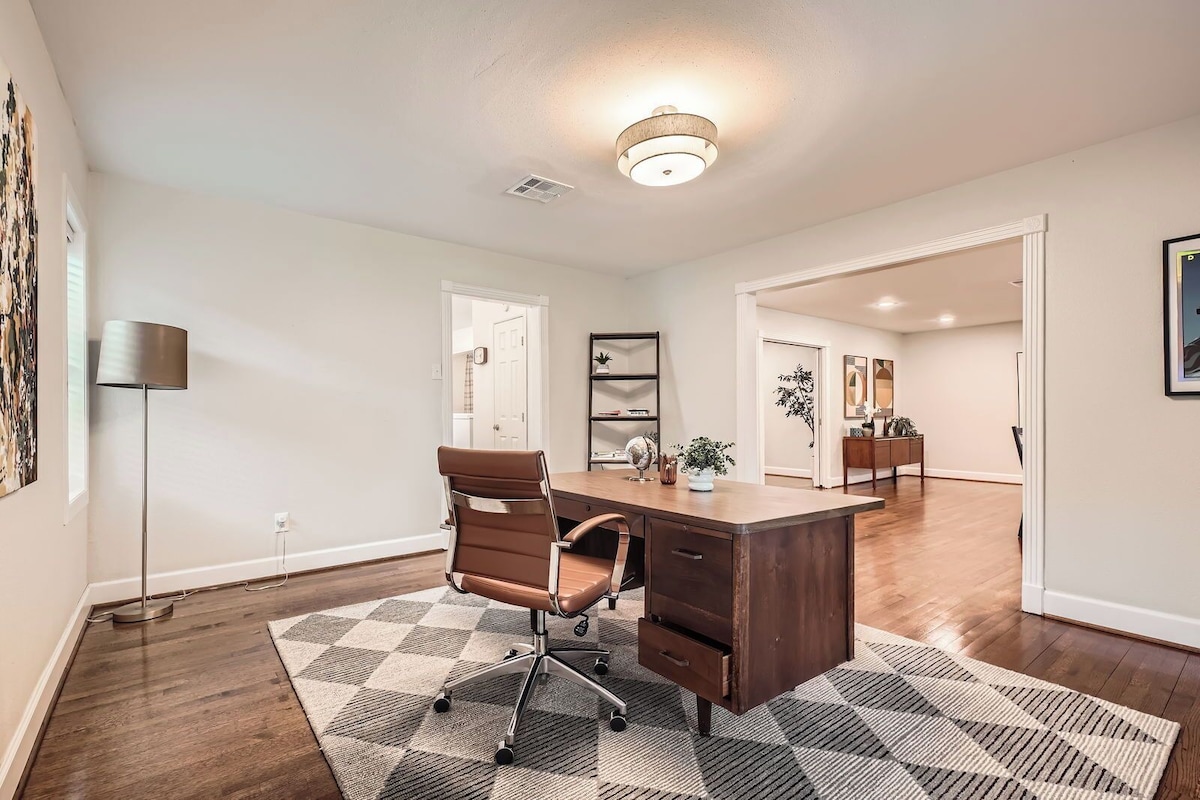 Photo 27 of Family-Friendly Home in Braeswood - Prime Location