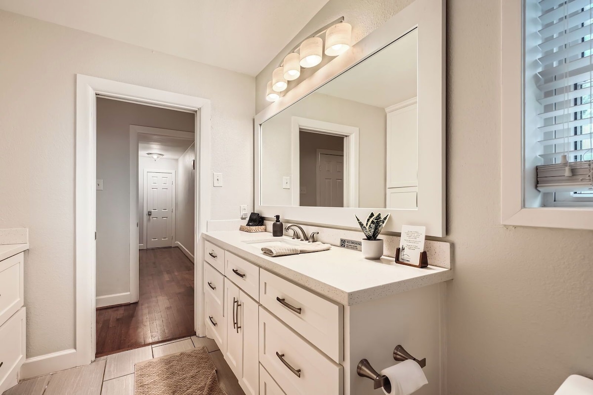 Photo 4 of Family-Friendly Home in Braeswood - Prime Location