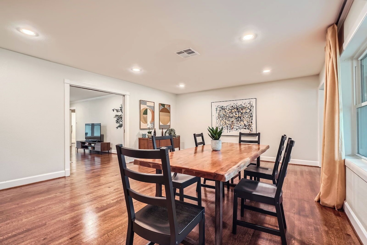 Photo 20 of Family-Friendly Home in Braeswood - Prime Location