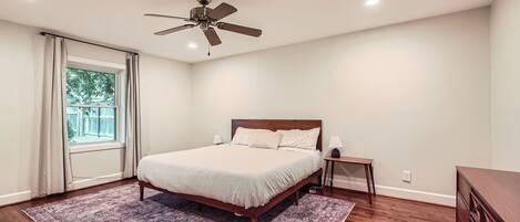 3 soverom, strykejern/-brett, wi-fi og sengetøy