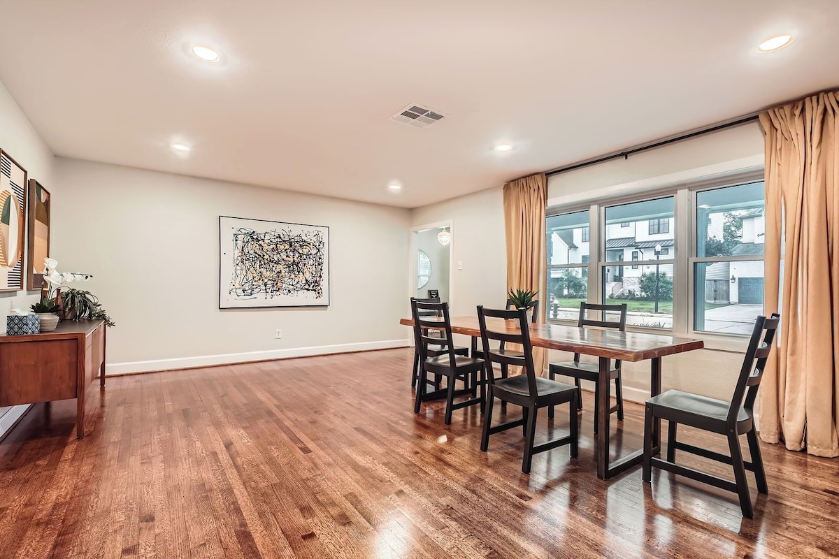 Photo 19 of Family-Friendly Home in Braeswood - Prime Location