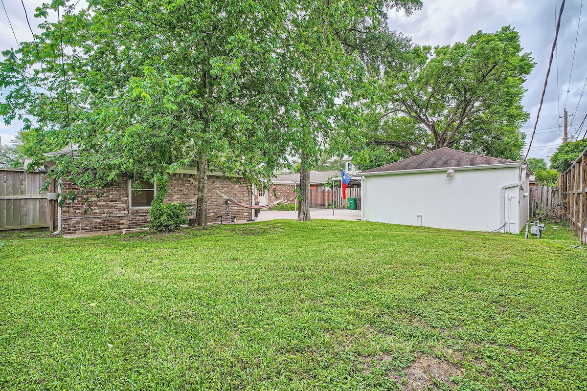 Photo 13 of Family-Friendly Home in Braeswood - Prime Location