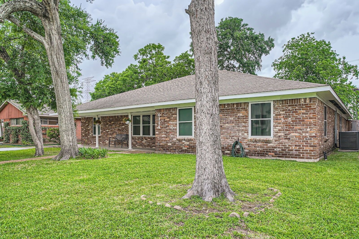 Photo 15 of Family-Friendly Home in Braeswood - Prime Location