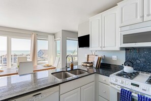Interior - Cayucos Duo 2 Bungalows w/ Views & Lounge Space Pet Friendly (Cayucos)
