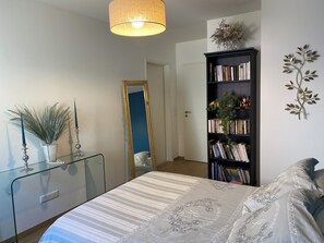 3 makuuhuonetta, silitysrauta/-lauta, Wi-Fi, vuodevaatteet