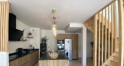 Jolie maison mitoyenne idéalement située au bord du lac de Saint pée sur nivelle