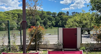 Jolie maison mitoyenne idéalement située au bord du lac de Saint pée sur nivelle
