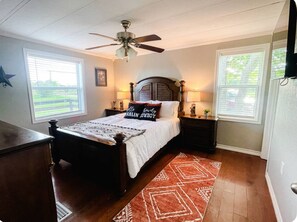 2 bedrooms, iron/ironing board, travel cot, free WiFi
