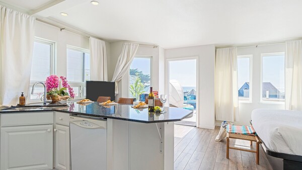 2 Coastal Studios At Cayucus Beach Access + Ocean Views - Cayucos, CA