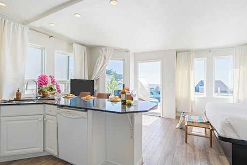 2 Coastal Studios at Cayucus Beach Access + Ocean Views