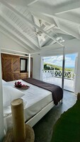 Deluxe Double Room, Sea View | Minibar, bed sheets
