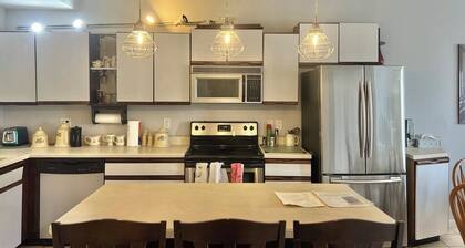 Great Location! 1-bedroom condo in Downtown Bloomington