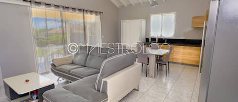 Comfort House, Balcony, Garden View | Ruang tamu