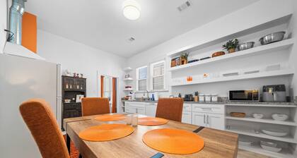 The Clementine - Walk to Restaurants, Shops, Bars in Historic Downtown!