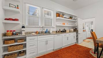 Micro-ondes, four, plaque de cuisson, lave-vaisselle