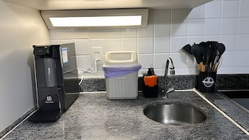 Apartamento clássico | Cozinha privada | Geladeira, micro-ondas, cooktop, máquina de café expresso