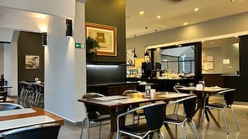 Apartment | Dining