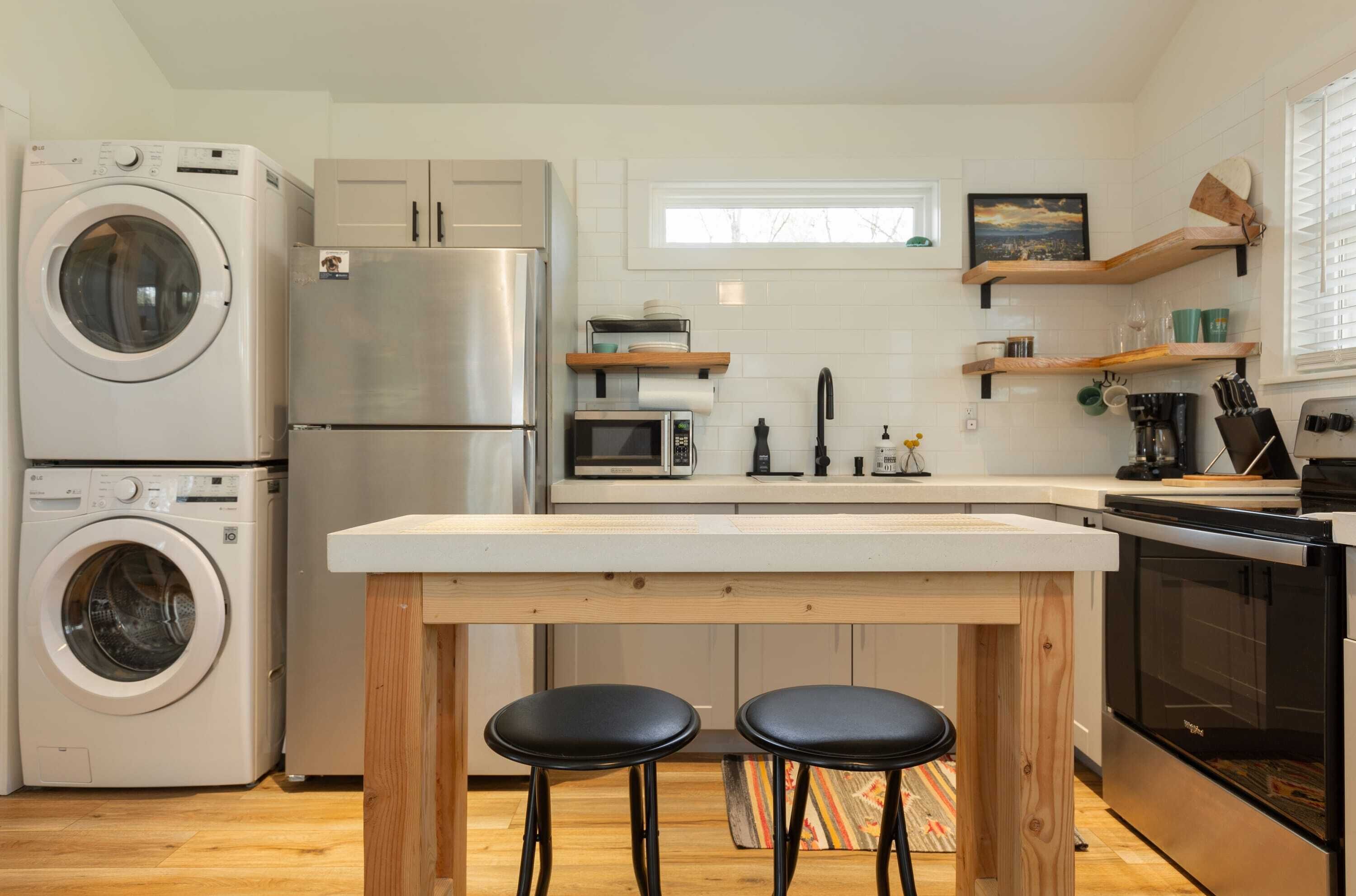 Refrigerador, microondas, horno y parrilla de estufa 