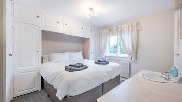 4 chambres, fer et planche à repasser, lit parapluie, Wi-Fi gratuit