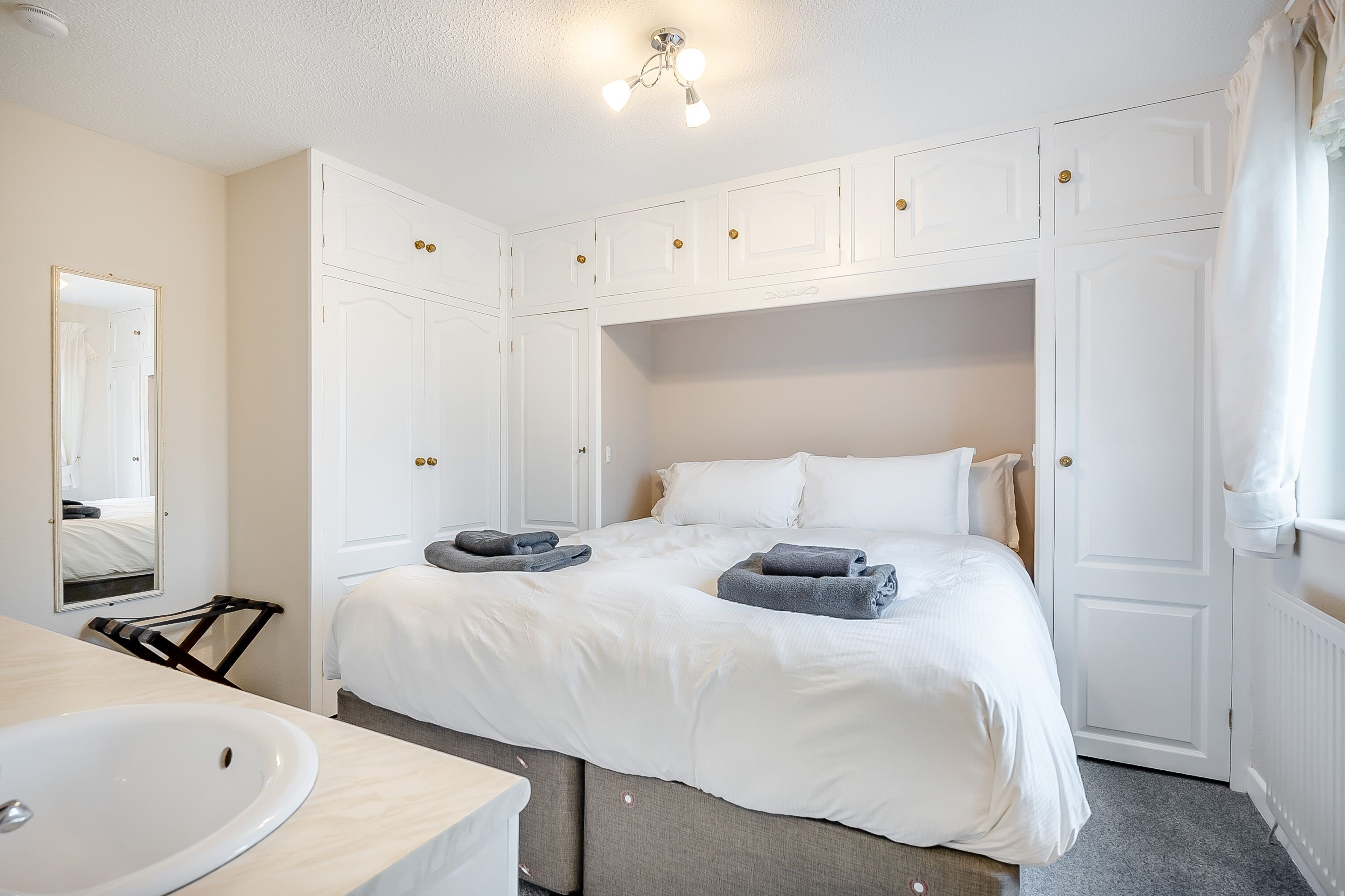 4 bedrooms, iron/ironing board, travel crib, free WiFi